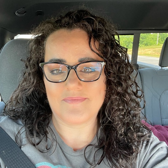 Meet your Posher, Krissy! - Picture 1 of 14